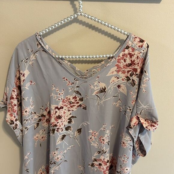 Janette plus Floral V-Neck Women’s Top size 3xl - Picture 2 of 6